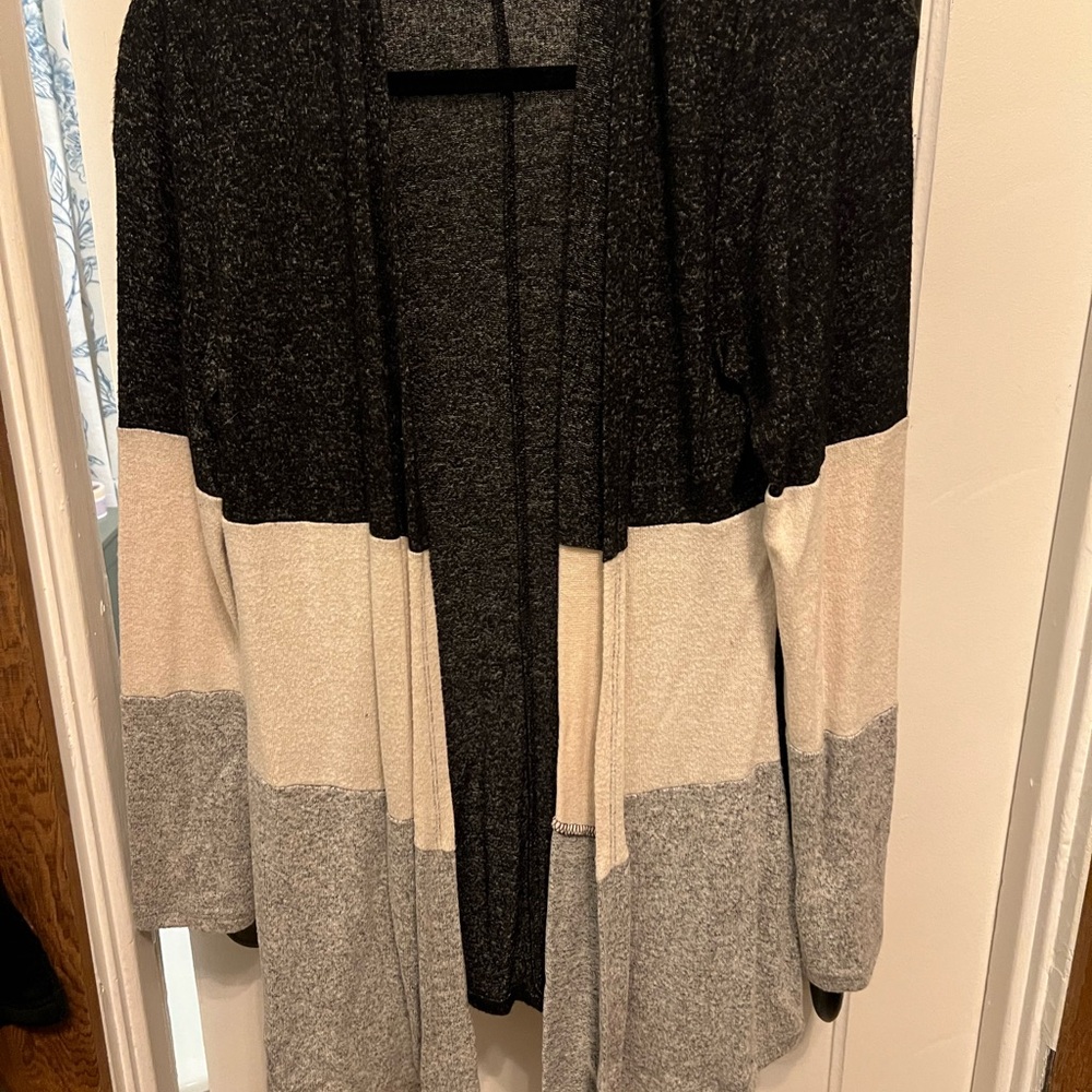 Market & Spruce Black and Cream Color Block Cardigan